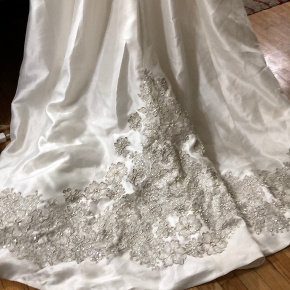 Preowned wedding gown by Oleg Cassini - Picture 3 of 4